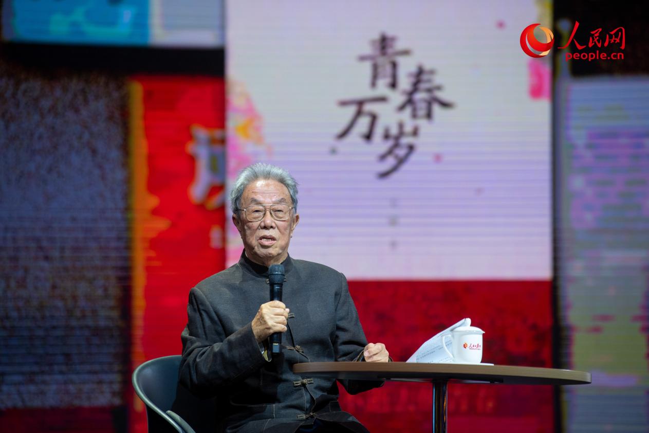 王蒙以《與時代同行 與人民同心》為題演講。人民網(wǎng)記者 翁奇羽攝